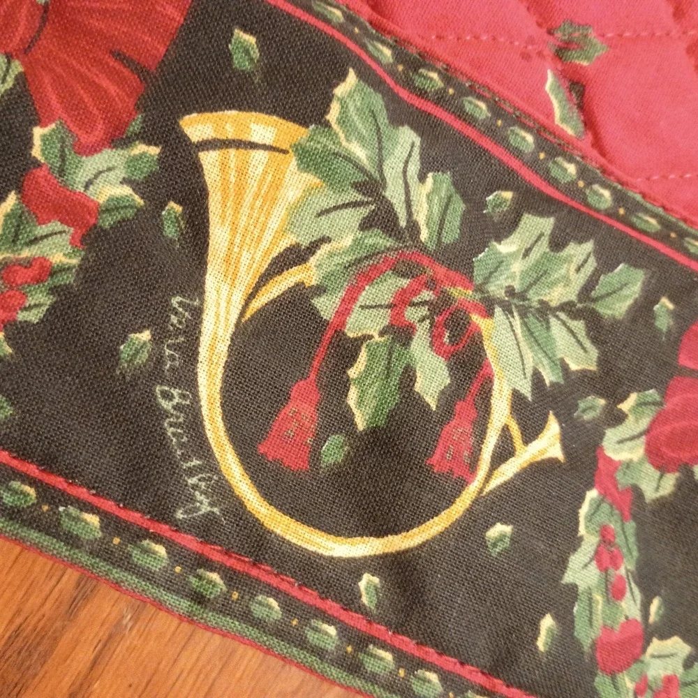 Vera Bradley Table‎ Runner Quilted w Tassels Christmas Holiday 13.5